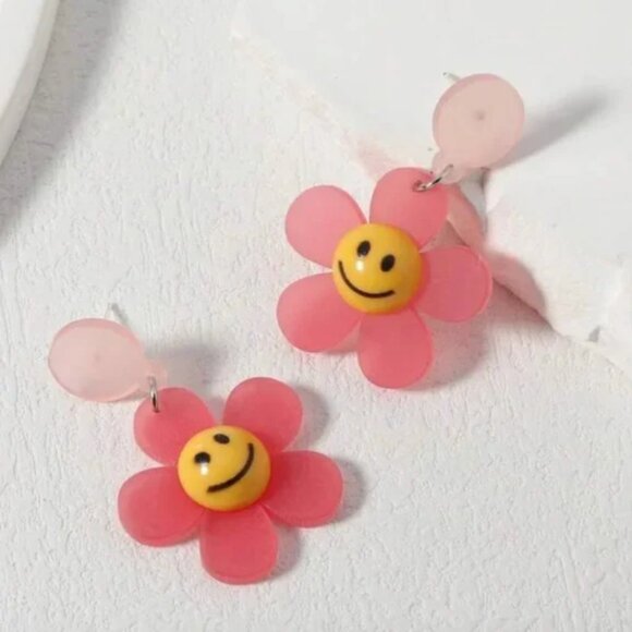 ⭐️❤️ FREE Smile Flower Hipster Hippie Art Chic Glam Vaca Happy Abstract Earrings - Picture 4 of 10
